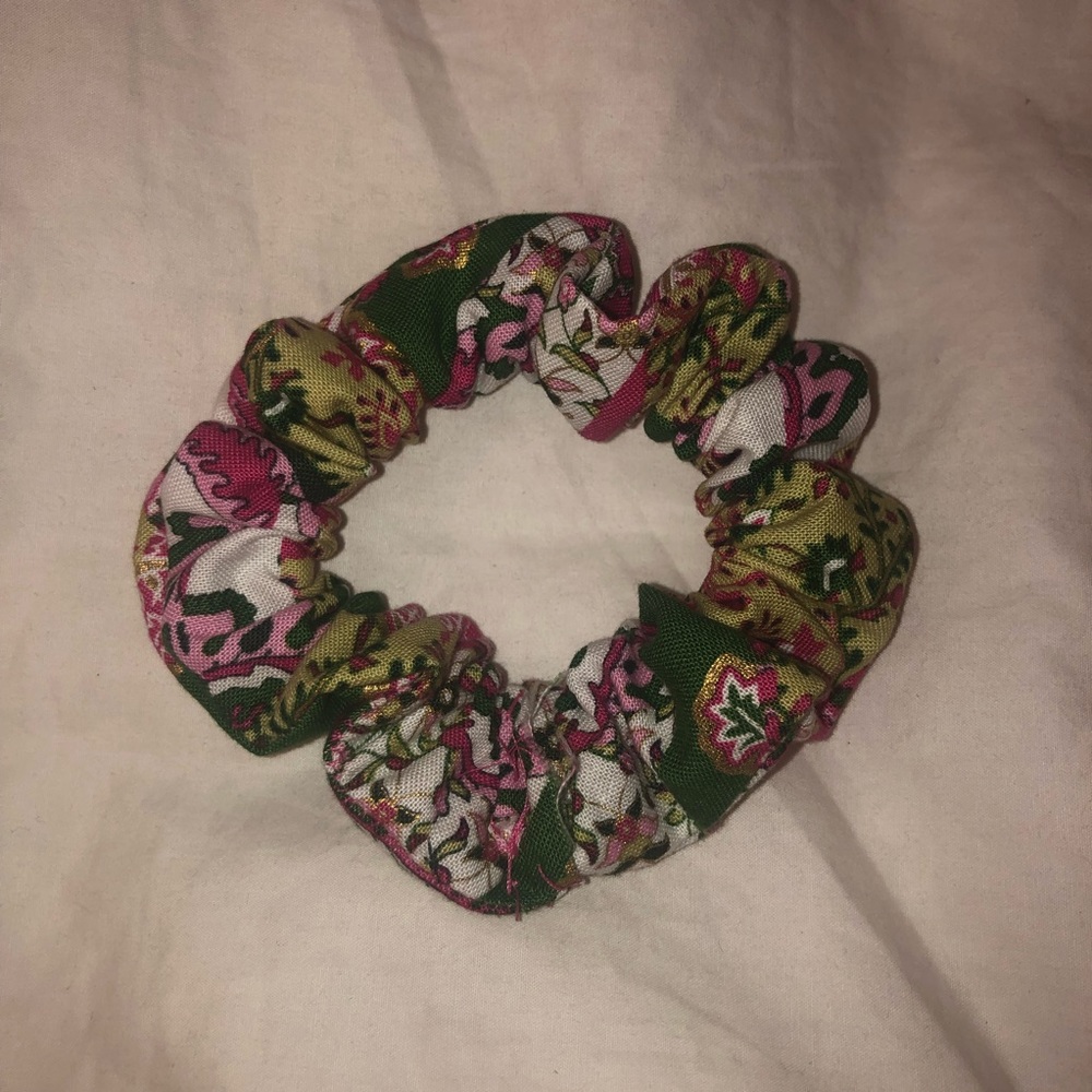 HANDMADE Scrunchies😊